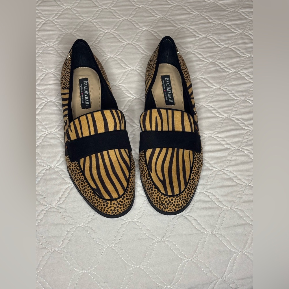 ISAAC MIZRAHI Animal-Print Brown/ Black
 Cloth-Covered Loafers 

SIZE: 8 1/2